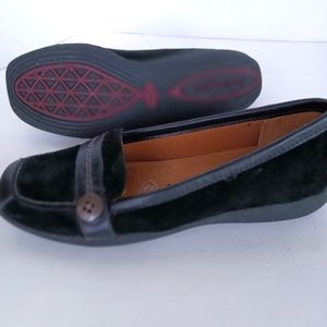 Hush Puppies size 7.5 Black suede with leather trim Women's size 7-1/2